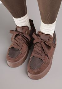 Born2be - Brązowe Sznurowane Sneakersy Śniegowce na Grubej Podeszwie Vamitte. Okazja: na co dzień, na spacer. Kolor: brązowy. Materiał: jeans, futro. Sport: turystyka piesza