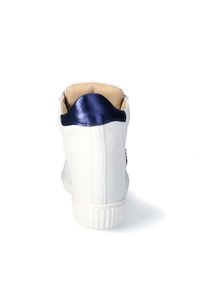 Arturo Vicci - Sneakersy białe z muchą na ukrytej koturnie. Okazja: na co dzień. Kolor: biały. Materiał: skóra. Obcas: na koturnie. Sport: turystyka piesza #3