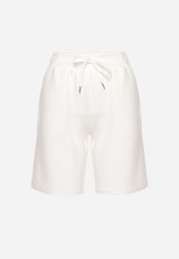 Born2be - Białe Szorty Wykończone Gumką w Pasie i Wsuwanymi Kieszeniami Ritardia. Kolor: biały. Styl: sportowy #2