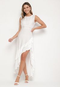 Born2be - Biała Rozkloszowana Sukienka z Wiskozą o Asymetrycznym Kroju Dolorissa. Okazja: na spacer, na co dzień. Kolor: biały. Materiał: wiskoza. Typ sukienki: asymetryczne. Styl: casual #7