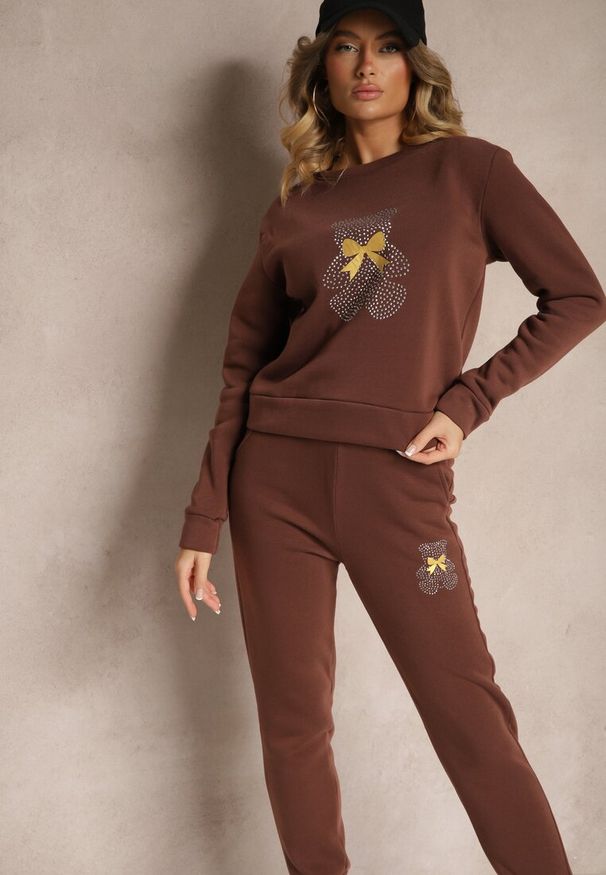 Renee - Brązowy Ocieplany Komplet Dresowy z Bawełny Zdobiony Cyrkoniami Bluza i Spodnie z Gumką Nelionis. Kolor: brązowy. Materiał: dresówka, bawełna. Wzór: aplikacja