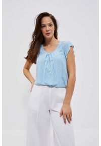 MOODO - Luźna koszula z krótkim rękawem biało niebieska. Kolor: wielokolorowy, biały, niebieski. Materiał: wiskoza. Długość rękawa: krótki rękaw. Długość: krótkie