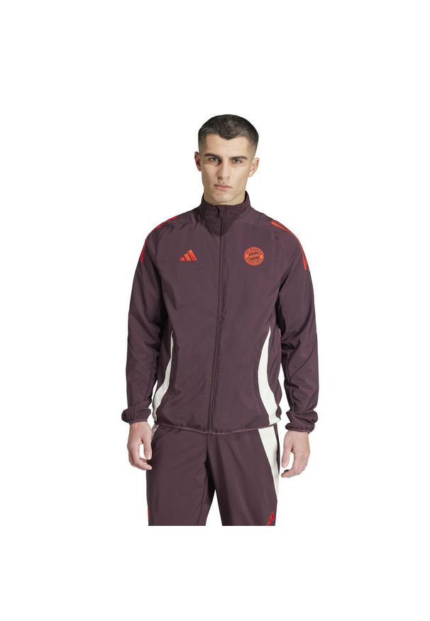 Adidas - Bluza dresowa Prematch Bayern Munich 2024/25. Kolor: czerwony. Materiał: dresówka. Sport: piłka nożna