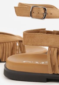 Renee - Ciemnobeżowe Sandały Typu Rzymianki Ozdobione Frędzlami Casasos. Okazja: na co dzień. Kolor: beżowy. Materiał: koronka. Wzór: aplikacja. Sezon: lato. Styl: casual #6