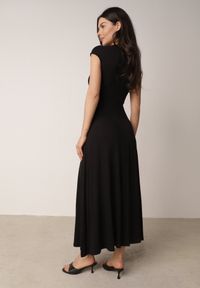 Born2be - Czarna Rozkloszowana Bawełniana Sukienka Dzianinowa Mahanaim. Okazja: do pracy, na co dzień. Kolor: czarny. Materiał: bawełna, dzianina. Wzór: ażurowy. Typ sukienki: proste, rozkloszowane. Styl: elegancki, casual #4