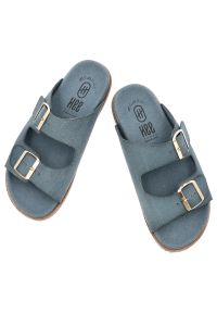 Niebieskie Klapki Hee Skórzane Obuwie Damskie. Okazja: na co dzień. Kolor: niebieski. Materiał: skóra. Sezon: lato. Styl: casual, wakacyjny #5