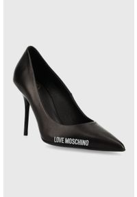 Love Moschino szpilki skórzane kolor czarny JA10089G1HIE0000. Kolor: czarny. Materiał: skóra. Obcas: na szpilce. Wysokość obcasa: średni #4
