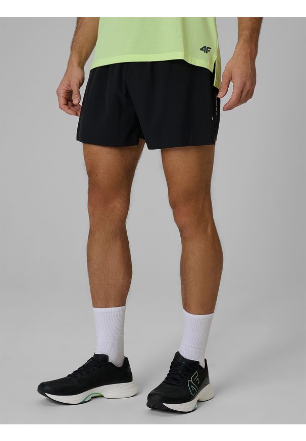 4f - 4F Spodenki do biegania szybkoschnące męskie - czarne L. Stan: podwyższony. Kolor: czarny. Materiał: tkanina. Sport: fitness