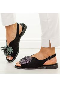 POTOCKI - Czarne płaskie sandały damskie Potocki 43349. Okazja: na spacer, na co dzień. Kolor: czarny. Materiał: skóra. Wzór: aplikacja. Sezon: wiosna, lato. Obcas: na obcasie. Styl: casual, elegancki, klasyczny. Wysokość obcasa: niski #1