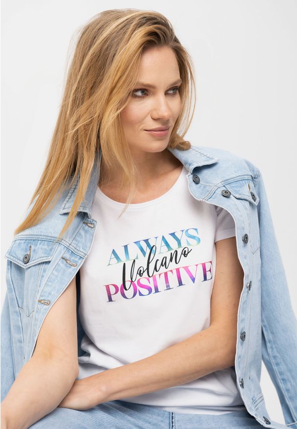 Volcano - Biały bawełniany t-shirt damski z nadrukiem T-ALWA. Okazja: na co dzień. Kolor: biały. Materiał: bawełna. Długość rękawa: krótki rękaw. Długość: krótkie. Wzór: nadruk. Styl: klasyczny, casual