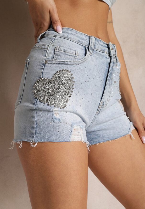 Renee - Niebieskie Jeansowe Szorty z Wysokim Stanem z Cyrkoniami i Dziurami Renpa. Stan: podwyższony. Kolor: niebieski. Materiał: jeans. Sezon: lato, wiosna