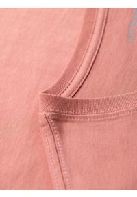 Ombre Clothing - Klasyczna męska bawełniana koszulka z dekoltem w serek BASIC – różowa V7. Typ kołnierza: dekolt w serek. Kolor: różowy. Materiał: bawełna. Styl: klasyczny #3