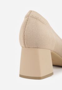 Renee - Ciemnobeżowe Czółenka VICES na Geometrycznym Słupku Daphilane. Nosek buta: otwarty. Kolor: beżowy. Materiał: skóra, materiał. Wzór: geometria. Obcas: na słupku. Wysokość obcasa: średni #3
