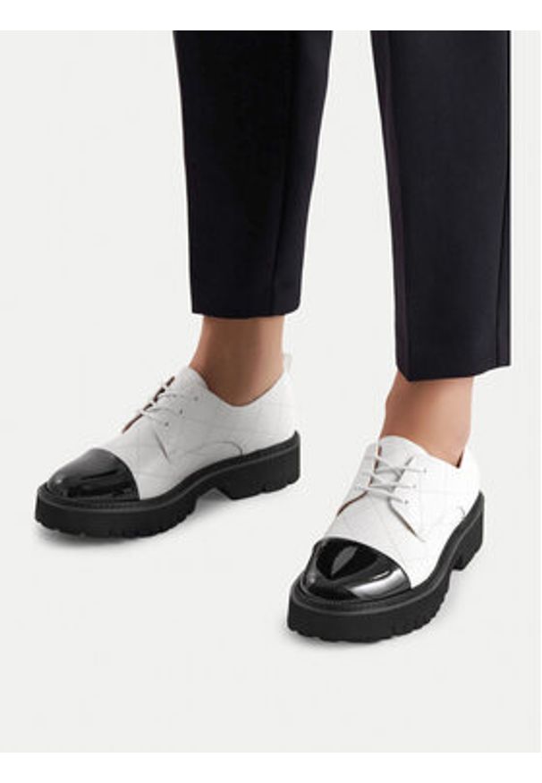 Badura Oxfordy JIAO-V1767-23 Biały. Kolor: biały. Materiał: skóra