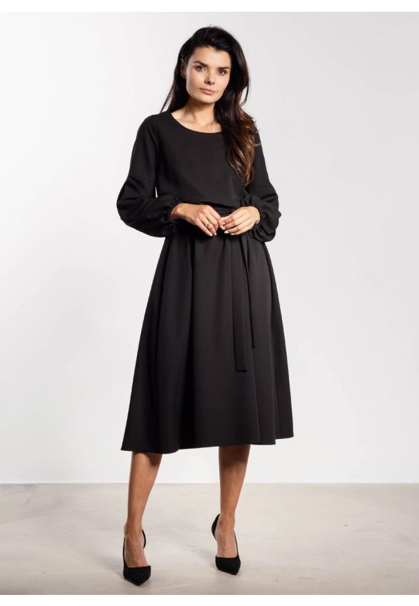 Infinite You - Elegancka sukienka rozkloszowana z długim rękawem czarna. Kolor: czarny, czerwony, brązowy. Długość rękawa: długi rękaw. Styl: elegancki