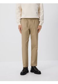 Reserved - Spodnie jogger slim - beżowy. Kolor: beżowy. Materiał: tkanina, bawełna