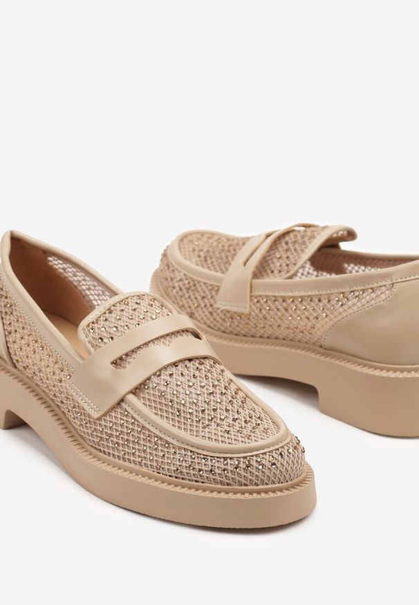 Renee - Ciemnobeżowe Mokasyny przed Kostkę Ozdobione Cyrkoniami i Siateczką Senareth. Okazja: na co dzień. Wysokość cholewki: przed kostkę. Kolor: beżowy. Materiał: jeans. Wzór: aplikacja. Obcas: na obcasie. Styl: klasyczny, casual, elegancki. Wysokość obcasa: niski