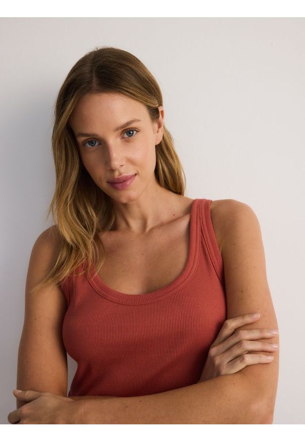 Reserved - Bawełniany top na ramiączkach - jasnofioletowy. Kolor: fioletowy. Materiał: bawełna. Długość rękawa: na ramiączkach