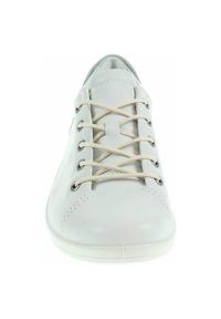 ecco - Buty do chodzenia damskie Ecco Elo Low. Kolor: biały. Materiał: skóra. Szerokość cholewki: normalna. Sport: turystyka piesza