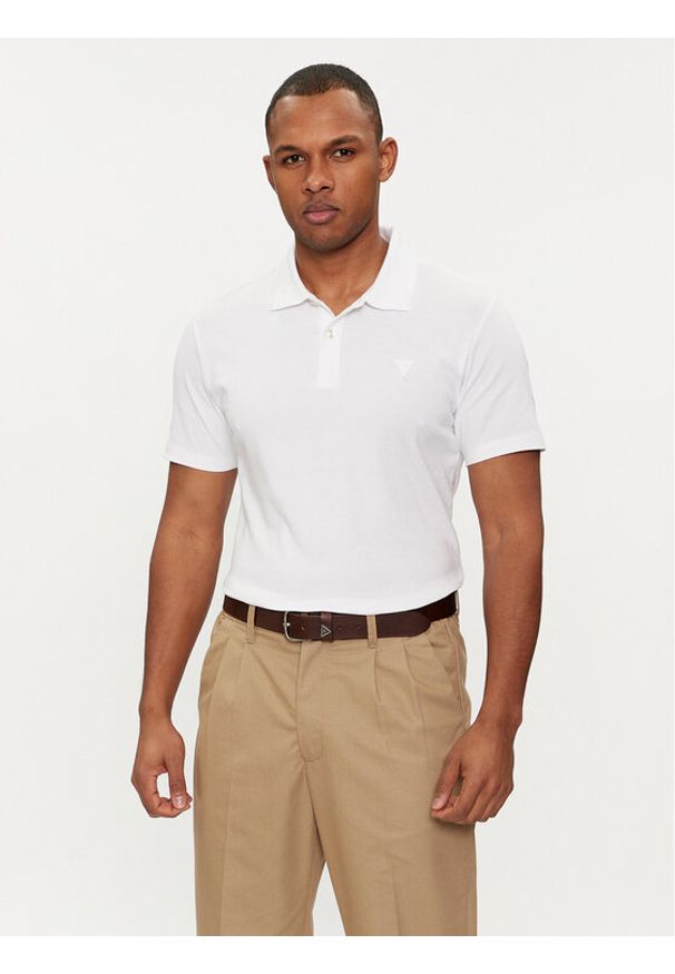 Guess Polo M4GP66 KC701 Biały Slim Fit. Typ kołnierza: polo. Kolor: biały. Materiał: bawełna