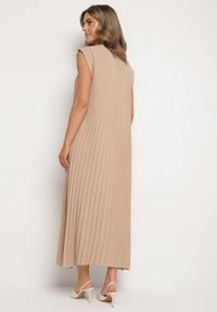 Born2be - Beżowa Plisowana Sukienka Mavence. Okazja: na co dzień. Kolor: brązowy. Wzór: nadruk. Styl: casual, klasyczny #7