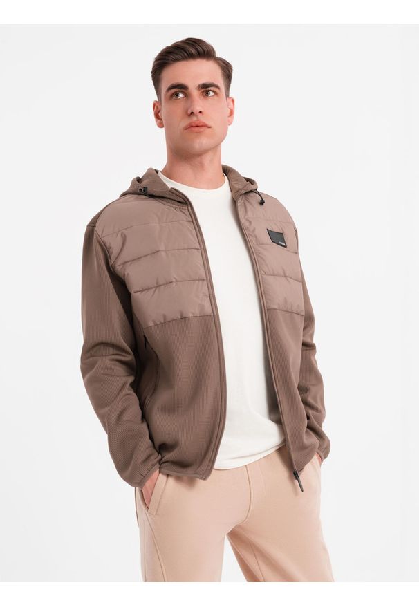 Ombre Clothing - Lekka męska kurtka z łączonych materiałów z kapturem i ozdobnym pikowaniem – jasnobrązowa V2 OM-JANP-0160 - XXL. Okazja: na co dzień. Typ kołnierza: kaptur. Kolor: brązowy. Materiał: materiał. Wzór: aplikacja. Styl: casual