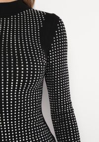 Born2be - Czarna Dopasowana Sukienka Mini w Cyrkonie Stelladi. Kolor: czarny. Materiał: materiał. Wzór: aplikacja. Długość: mini #2