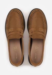 Renee - Jasnobrązowe Mokasyny VICES z Wkładką ze Skóry Naturalnej i Przeszyciami Astanie. Kolor: beżowy. Materiał: skóra. Sezon: wiosna. Styl: elegancki #3