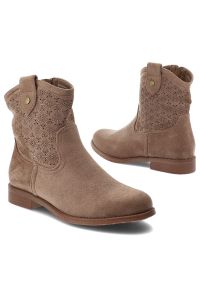 Botki damskie S.Barski, cholewka z materiału ażurowe wykończenie krótka cholewka pętla z tyłu elegancki fason, brązowe, HY61-8025. Kolor: brązowy. Materiał: materiał. Szerokość cholewki: normalna. Wzór: ażurowy. Sezon: wiosna, jesień. Obcas: na obcasie. Styl: elegancki. Wysokość obcasa: niski #9