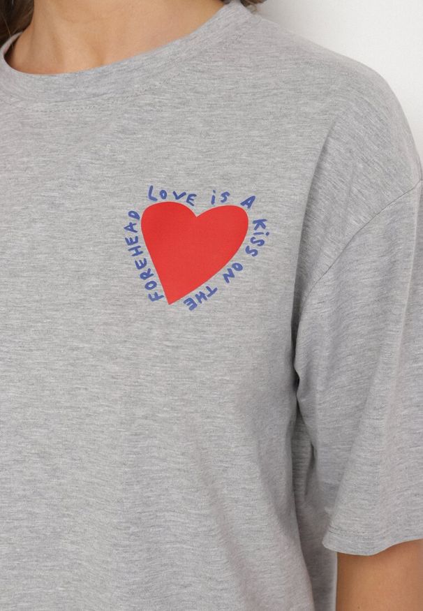 Born2be - Szary Bawełniany T-shirt z Motywem Serca Liorlie. Okazja: na co dzień, na spacer. Kolor: szary. Materiał: bawełna. Styl: klasyczny, casual