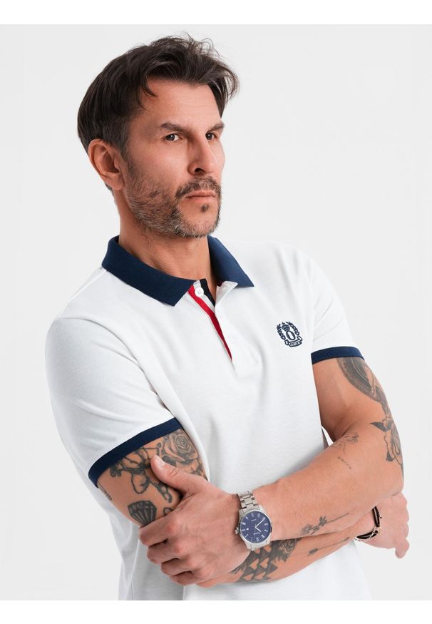 Ombre Clothing - Męska koszulka polo z kolorowymi akcentami – biała V2 OM-POSS-0105 - XXL. Typ kołnierza: polo. Kolor: biały. Materiał: dzianina, bawełna. Wzór: kolorowy. Styl: sportowy, elegancki, klasyczny