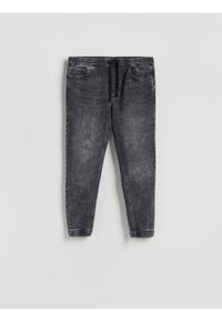 Reserved - Jeansy jogger fit - szary. Kolor: szary