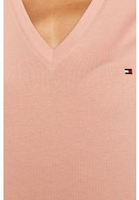 TOMMY HILFIGER - Tommy Hilfiger - T-shirt. Okazja: na co dzień. Kolor: różowy. Materiał: bawełna, dzianina. Wzór: gładki, aplikacja. Styl: casual #4