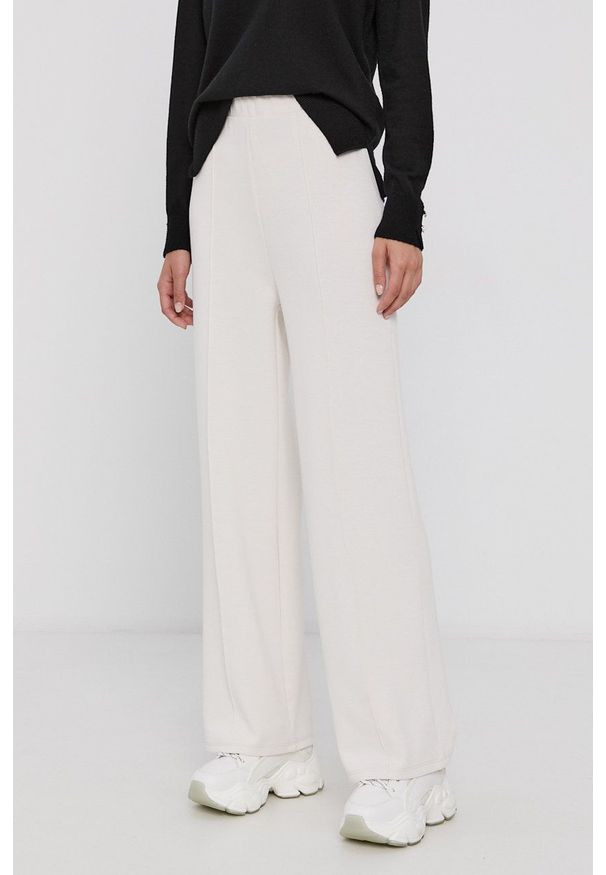 Vero Moda - Spodnie. Kolor: beżowy. Materiał: dzianina. Wzór: gładki