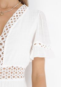 Born2be - Biała Rozkloszowana Sukienka Mini z Koronkowymi Wstawkami i Gumkami w Pasie Jolen. Kolor: biały. Materiał: koronka. Sezon: wiosna, lato. Długość: mini #5