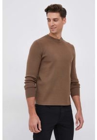 Samsoe & Samsoe - Samsoe Samsoe Sweter męski kolor brązowy. Okazja: na co dzień. Kolor: brązowy. Materiał: materiał, wiskoza. Długość rękawa: długi rękaw. Długość: długie. Styl: casual