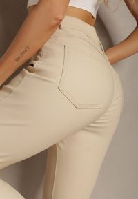 Renee - Jasnobeżowe Spodnie Skinny Push Up Zilli. Kolekcja: plus size. Kolor: beżowy