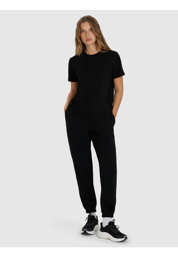 4f - 4F T-shirt regular gładki damski - czarny S. Okazja: na co dzień. Kolor: czarny. Materiał: bawełna, jersey. Długość rękawa: krótki rękaw. Długość: krótkie. Wzór: gładki. Sezon: lato. Styl: klasyczny, casual, sportowy