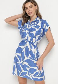 Born2be - Niebieska Taliowana Sukienka z Wiskozą z Geometrycznym Wzorem Galadira. Okazja: na spacer, na imprezę, na co dzień. Kolor: niebieski. Materiał: wiskoza. Wzór: geometria. Styl: casual, klasyczny #2