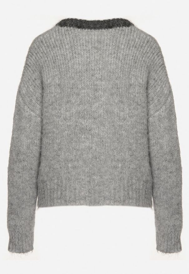 Born2be - Szary Krótki Sweter z Wełną i Głębokim Dekoltem w Serek Savalithia. Typ kołnierza: dekolt w serek. Kolor: szary. Materiał: wełna. Długość: krótkie. Sezon: zima