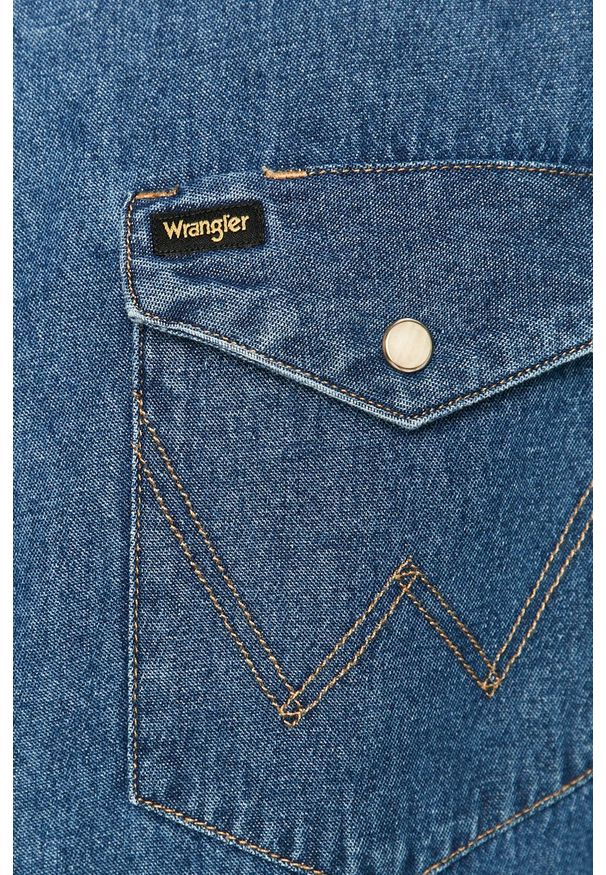 Wrangler - Koszula jeansowa. Typ kołnierza: kołnierzyk klasyczny. Kolor: niebieski. Materiał: jeans. Wzór: gładki. Styl: klasyczny