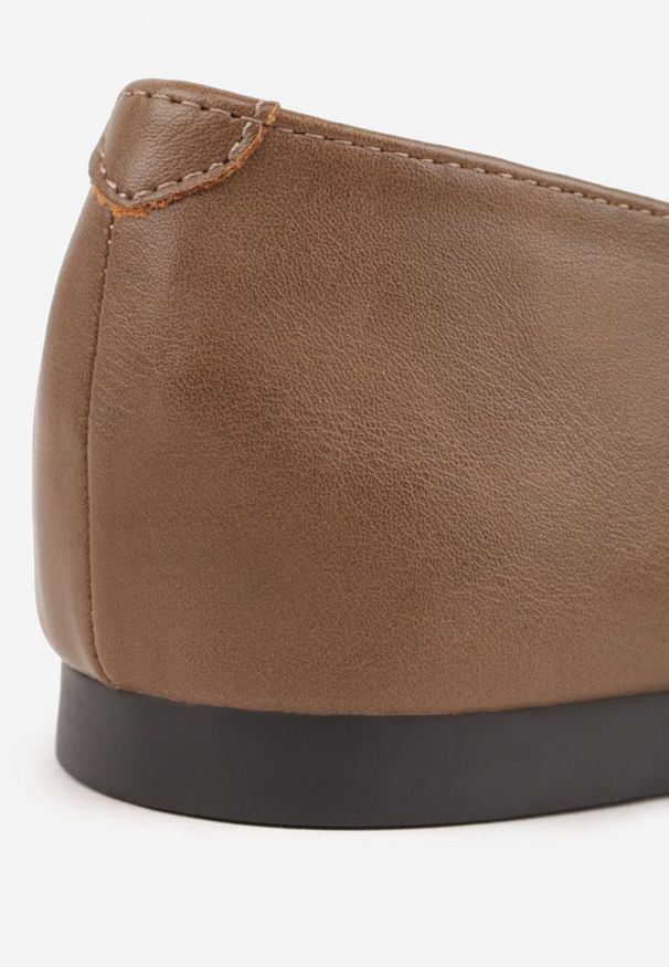 Born2be - Jasnobrązowe Balerinki Vices ze Szpiczastym Noskiem i Wkładką ze Skóry Naturalnej Belvisse. Okazja: do pracy, na co dzień, na spotkanie biznesowe. Nosek buta: szpiczasty. Kolor: brązowy. Materiał: skóra. Sezon: wiosna. Obcas: na obcasie. Styl: biznesowy, klasyczny, casual. Wysokość obcasa: niski