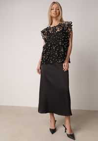 Born2be - Czarna Satynowa Sukienka na Ramiączka z Wiskozy i Bawełny z Narzutką Messishis. Okazja: na co dzień. Kolor: czarny. Materiał: wiskoza, satyna, bawełna. Długość rękawa: na ramiączkach. Wzór: aplikacja. Sezon: lato. Styl: casual #5