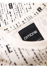 Ombre Clothing - Koszulka bawełniana z nadrukiem i okrągłym dekoltem – kremowa V1. Okazja: na co dzień. Kolor: kremowy. Materiał: bawełna. Długość rękawa: krótki rękaw. Długość: krótkie. Wzór: nadruk. Styl: klasyczny, casual