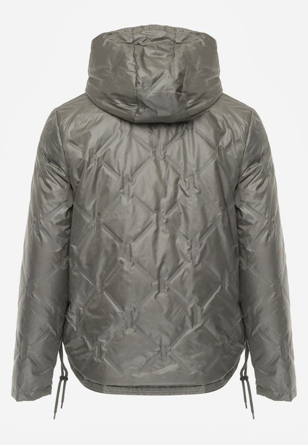 Born2be - Zielona Pikowana Kurtka z Odpinanym Kapturem i Dłuższym Tyłem Harmenope. Okazja: na co dzień. Kolekcja: plus size. Kolor: zielony. Materiał: poliester, jeans. Długość: długie. Styl: casual