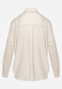 Renee - Jasnobeżowa Satynowa Koszula z Metalicznymi Guzikami w Eleganckim Stylu Lagulea. Kolor: beżowy. Materiał: satyna. Długość rękawa: długi rękaw. Długość: długie. Styl: elegancki #4