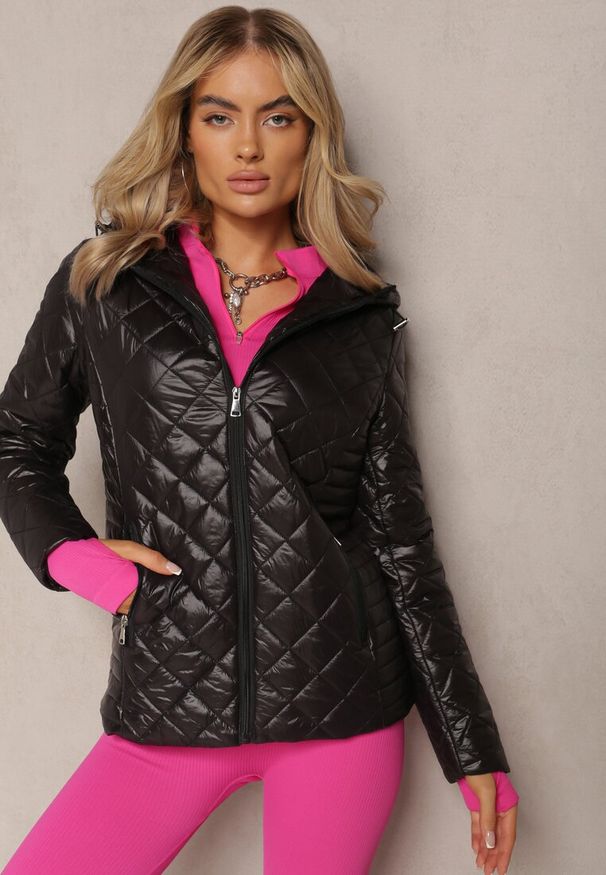 Renee - Czarna Kurtka Pikowana Baseros. Okazja: na co dzień. Kolor: czarny. Materiał: poliester. Długość: krótkie. Wzór: geometria. Styl: elegancki, casual