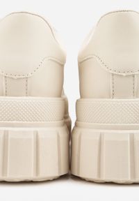 Renee - Beżowe Sneakersy VICES na Tłoczonej Podeszwie w Stylu Chunky Myninis. Okazja: na co dzień. Kolor: beżowy. Materiał: skóra, koronka. Obcas: na platformie #7