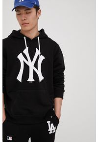 47 Brand - 47brand bluza MLB New York Yankees kolor czarny z kapturem z nadrukiem. Typ kołnierza: kaptur. Kolor: czarny. Wzór: nadruk