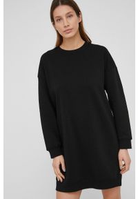 Answear Lab Sukienka kolor czarny mini oversize. Kolor: czarny. Materiał: dzianina. Długość rękawa: długi rękaw. Typ sukienki: oversize. Styl: wakacyjny. Długość: mini
